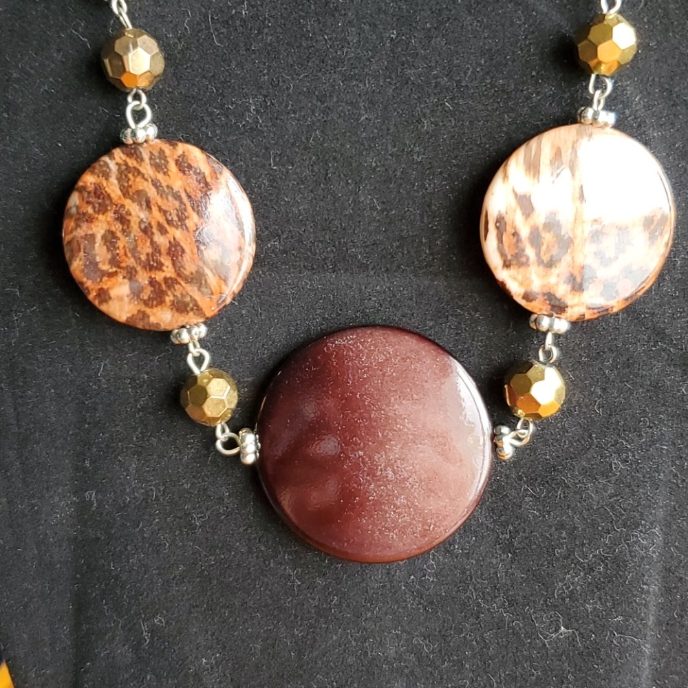 Animal print bead necklace